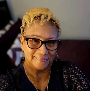 Meet your Posher, Cynthia